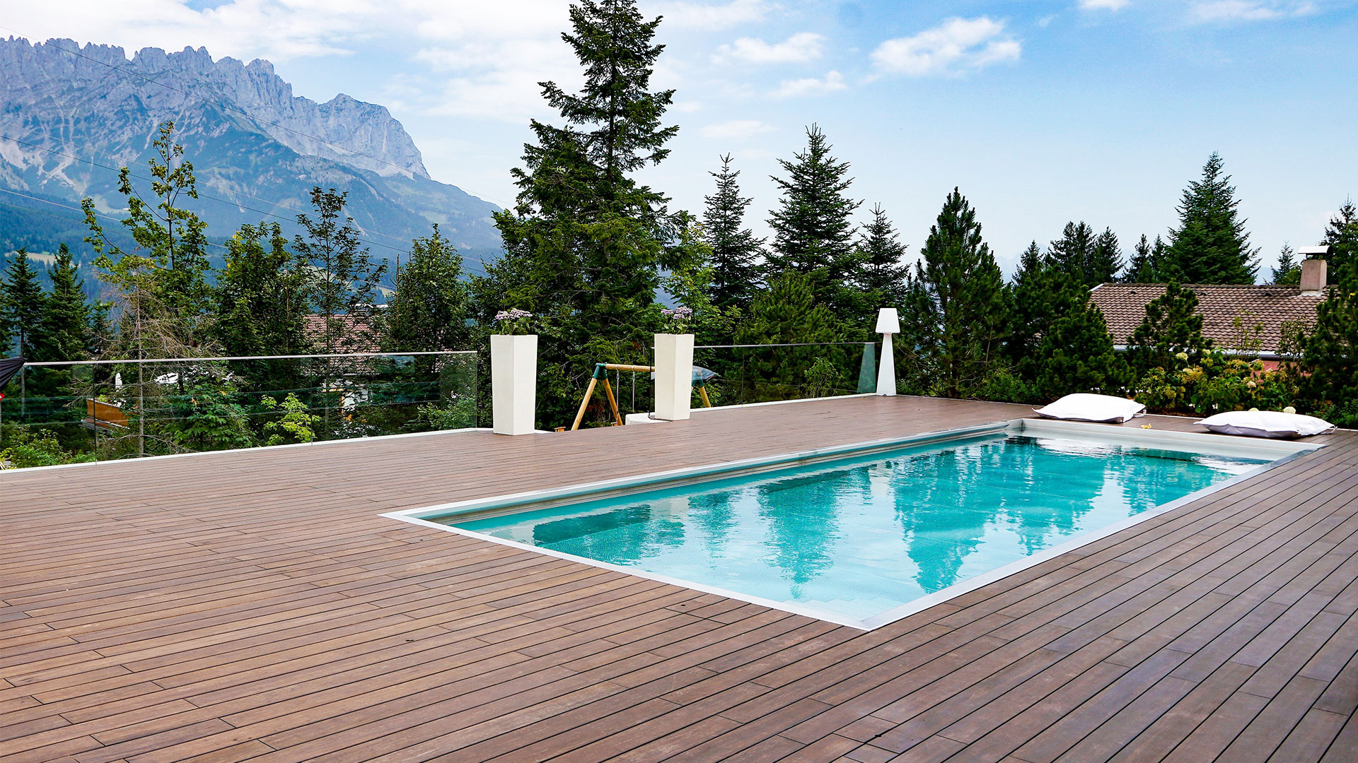 aMbooo decking, Pool surrounding